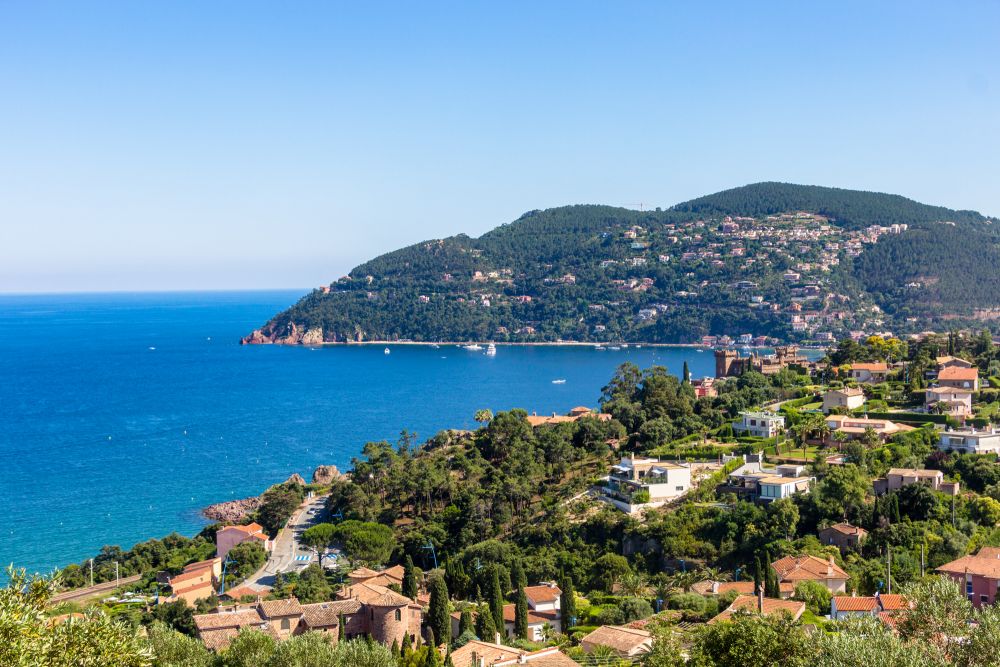 Déléguer la gestion de son bien en location saisonnière sur la Côte d'Azur