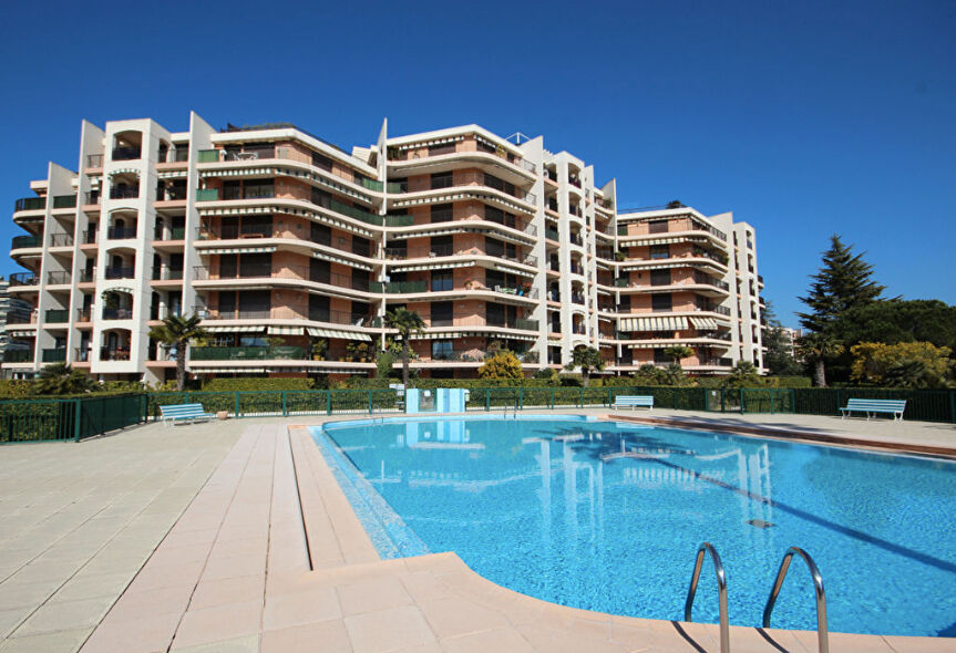VENTE : appartement 3 pièces (72 m² Carrez) à MANDELIEU LA NAPOULE