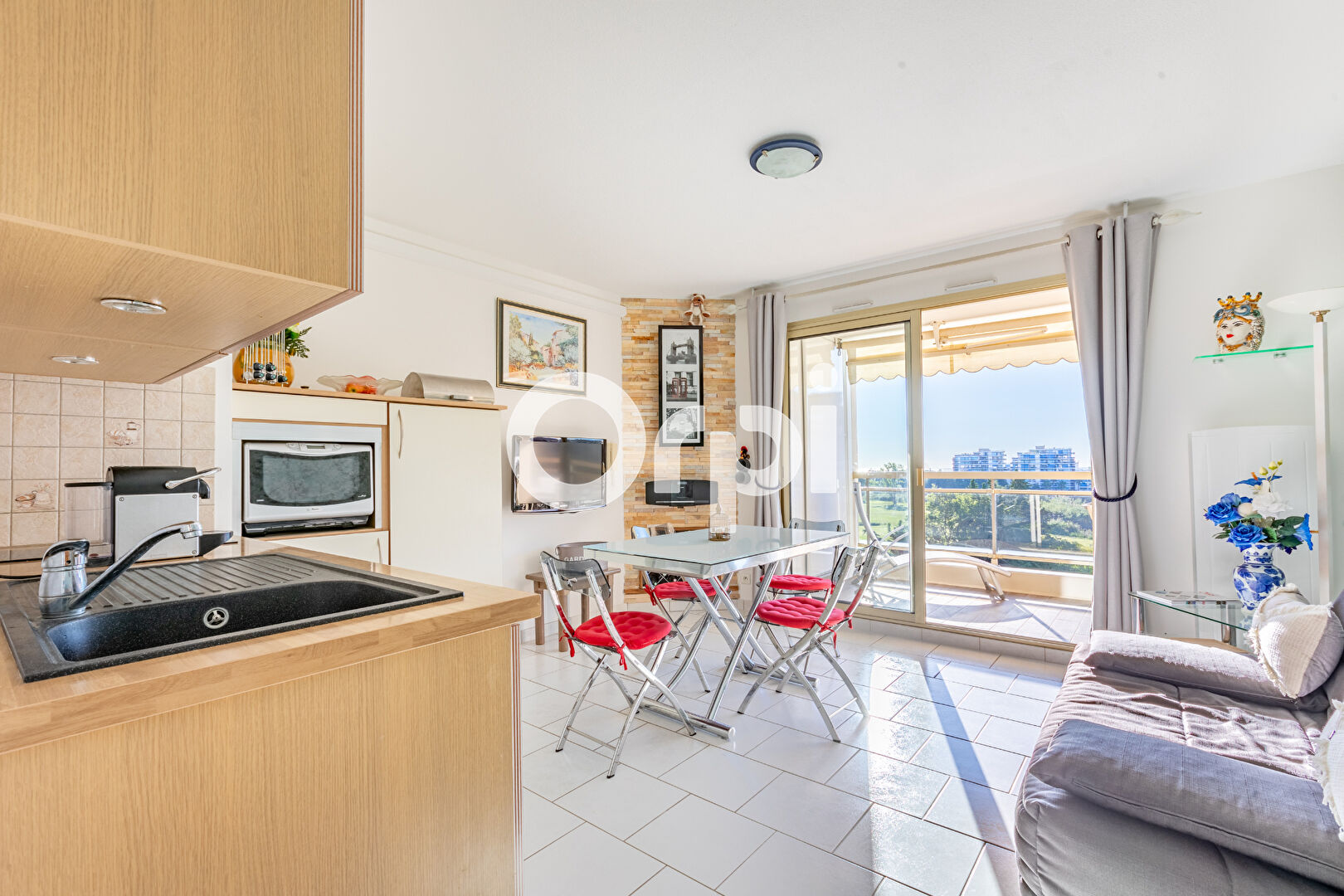 VENTE d'un appartement 3 pièces (43,69 m² Carrez) à MANDELIEU LA NAPOULE